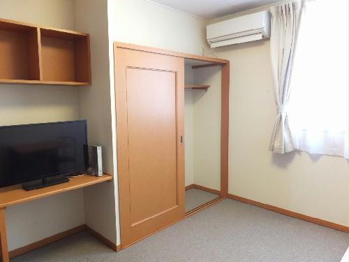 収納　ポール付きクローゼットなら嵩張るコート類もシワになりません。