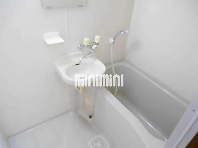 バス・シャワールーム　洗面付き、白を基調としたキレイなお風呂♪