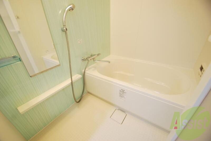 バス・シャワールーム　ゆったりサイズのお風呂は落ちつける癒しの空間です。