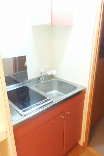 キッチン　2口ラジエントヒーター設置済み