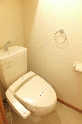 トイレ　温水洗浄便座設置済み