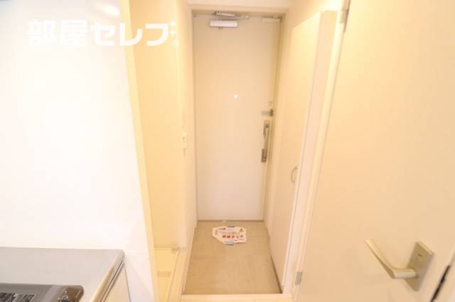 玄関　※新築のため、同タイプの写真です。
