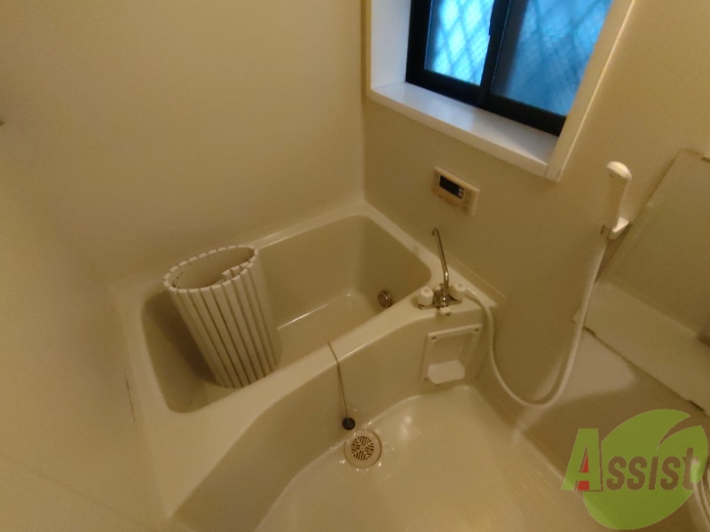 バス・シャワールーム　浴室は綺麗で追い焚きも付いて気持ちよくお過ごしいただけます。