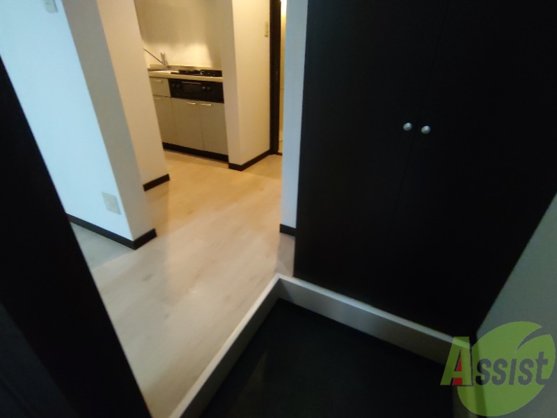 玄関　玄関からの様子です。綺麗なフローリングが広がっています。