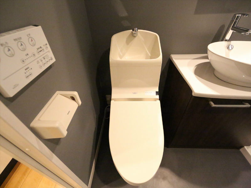 トイレ　温水洗浄暖房便座付トイレ