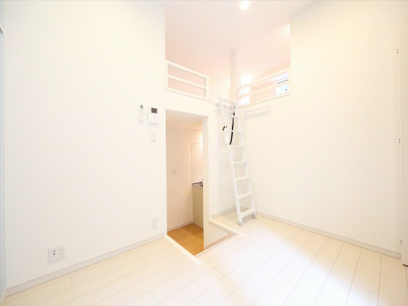 居室・リビング　洋室4.6帖　ロフト5帖（収納でもお部屋でも使えます）