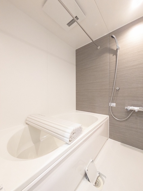 バス・シャワールーム　浴室乾燥機付のバスルーム☆