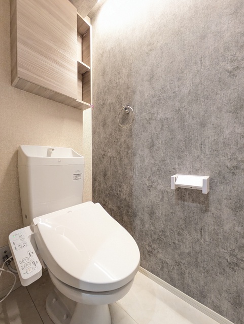 トイレ　温水洗浄暖房便座付☆