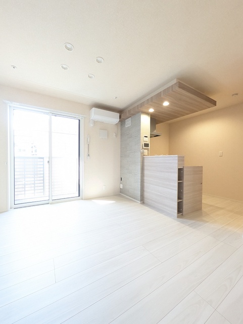 居室・リビング　南西向きリビング１０．１帖☆