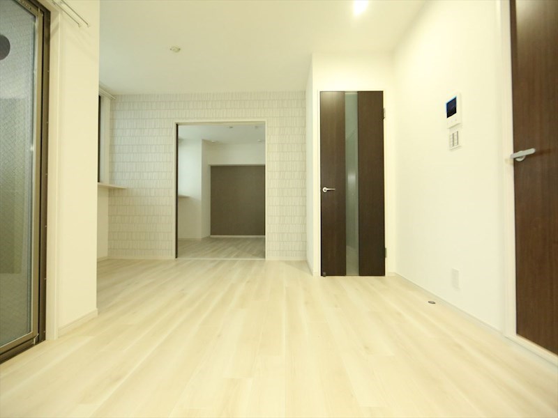 居室・リビング　ＬＤＫ11.2帖　システムキッチン　エアコン完備　バルコニー