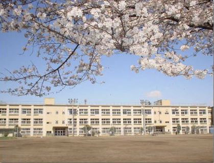 中学校　日野市立日野第二中学校（中学校）まで485m