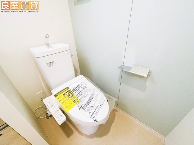 トイレ　※このお写真は新築時のお写真です。現状優先