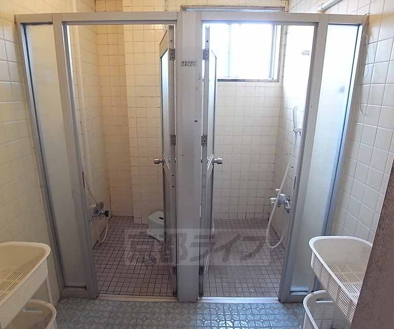 バス・シャワールーム　１回１００円で利用可能です。