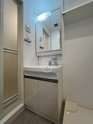 洗面設備　ワールドアイ難波citygate　独立洗面台