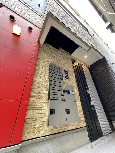 エントランス　人気アイテムの宅配ＢＯＸ付き。