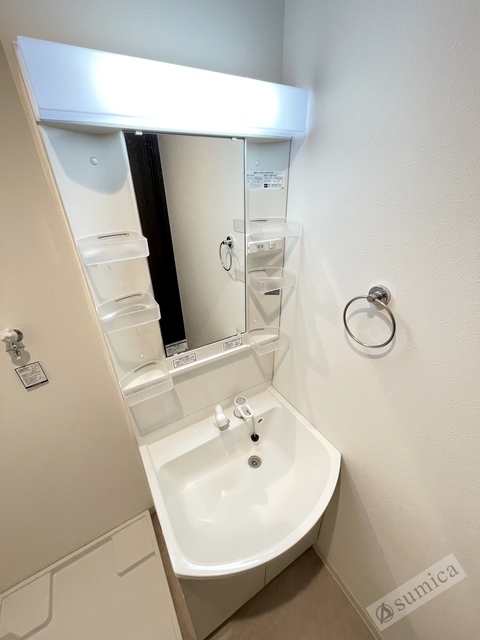 洗面設備　洗面台独立、洗髪洗面化粧台で朝の身支度もはかどります。