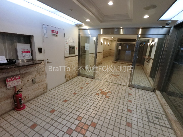 エントランス　マンション共用部分（オートロック付き）