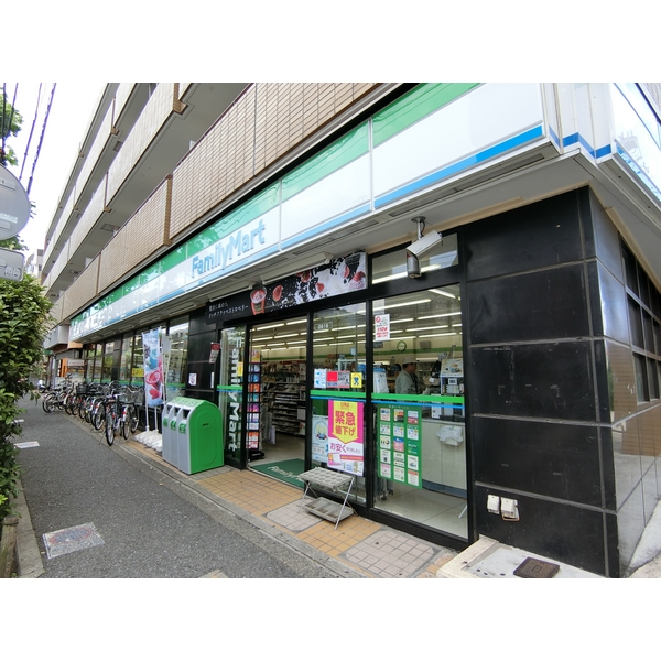 コンビニ　ファミリーマート　新代田駅前店（コンビニ）まで706m