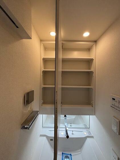 洗面設備　洗面台ミラーキャビネット