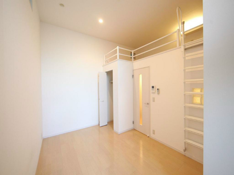 居室・リビング　洋室7.12帖　ロフト6.7帖（収納にも寝室にも使えます）