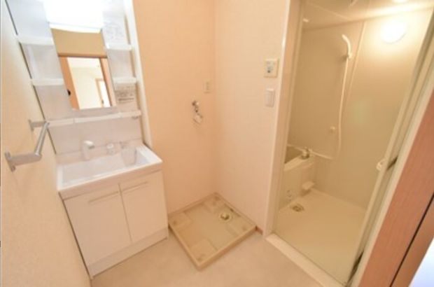 洗面設備　独立洗面台、朝の身支度には欠かせません