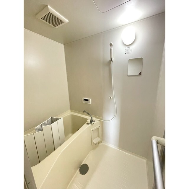 バス・シャワールーム　追い焚き機能付き浴室