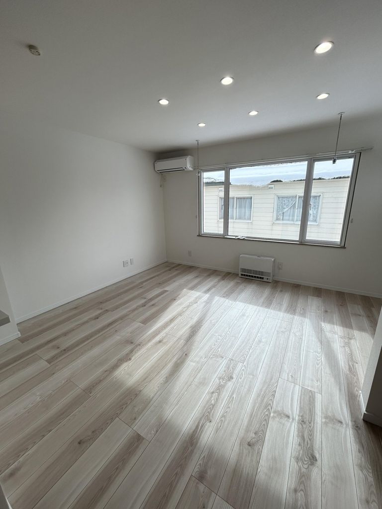 居室・リビング　LDK約14.3帖　エアコン&ダウンライト設置済みです