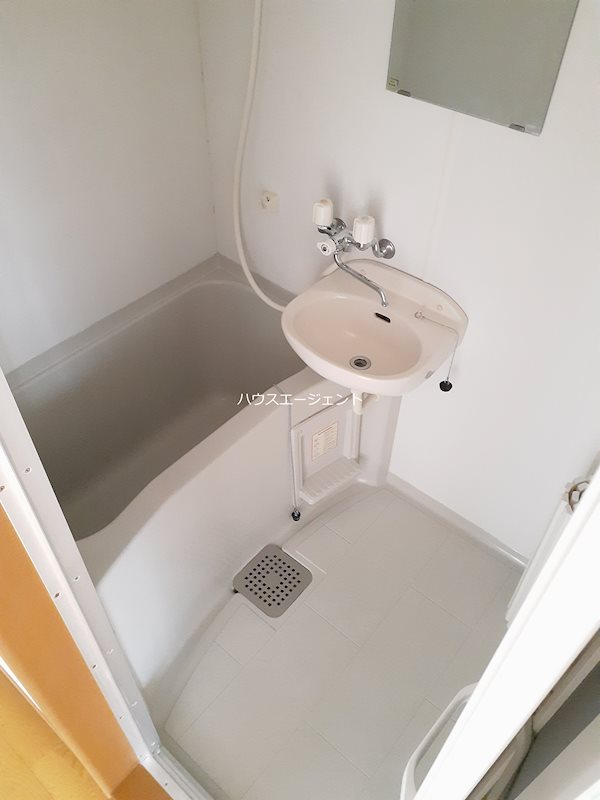 バス・シャワールーム　清潔感のあるユニットバスです※参考写真は別号室です。