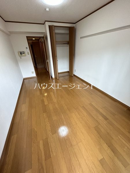 その他部屋・スペース　キレイなフローリングです※参考写真は別号室です。