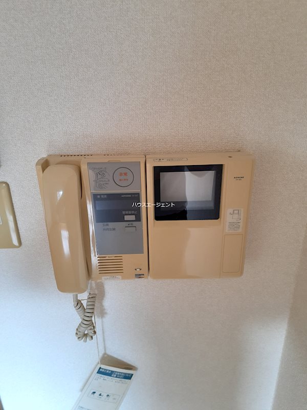 セキュリティ　モニター付きインターホンは安心ですね※参考写真は別号室です。