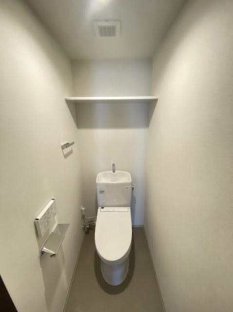 トイレ　※写真は同タイプ住戸です。
