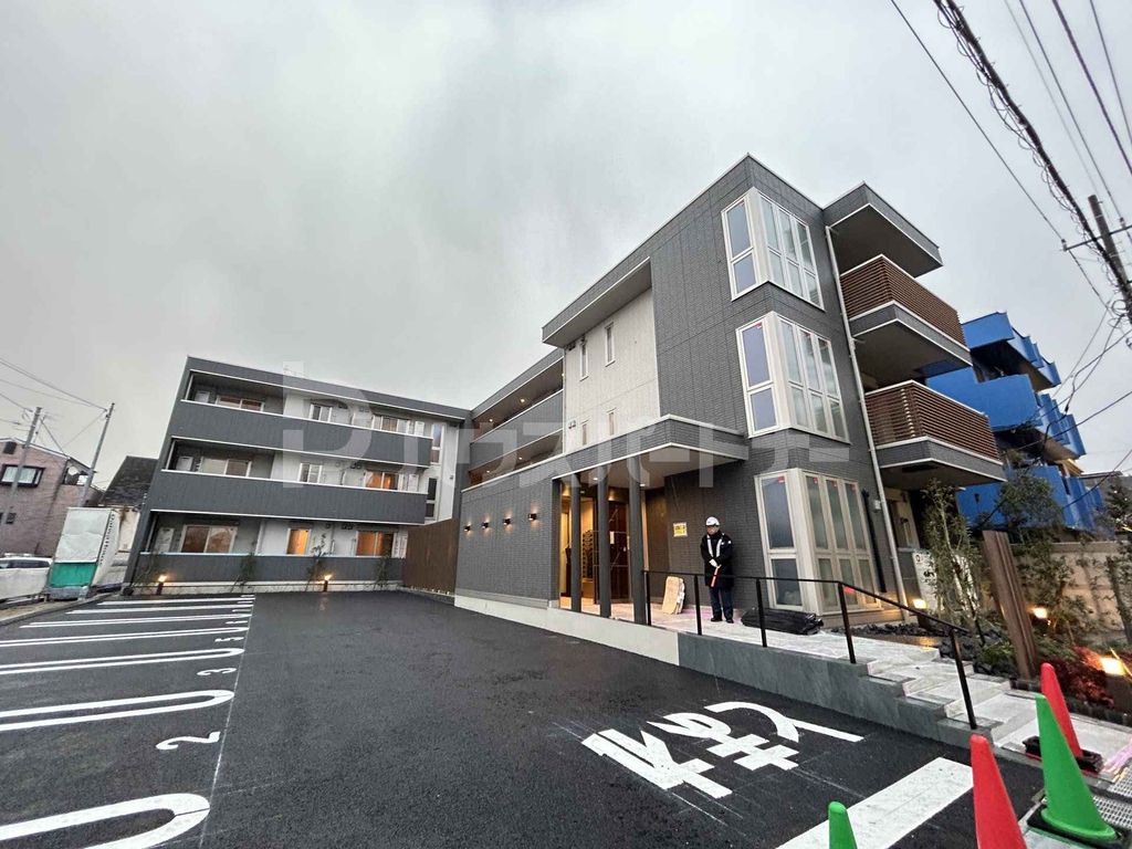 建物外観　駐車場