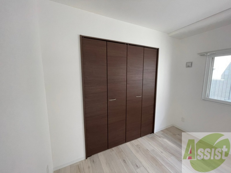 収納　寝室の収納です。部屋がすっきり片付きます。