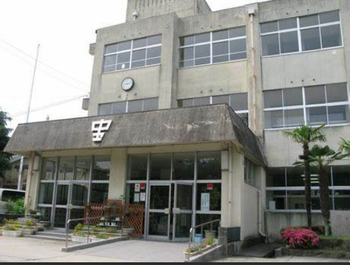 中学校　宝殿中学校（中学校）まで2062m