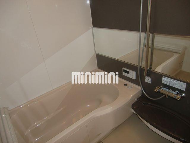 バス・シャワールーム　足が伸ばせる広々浴槽