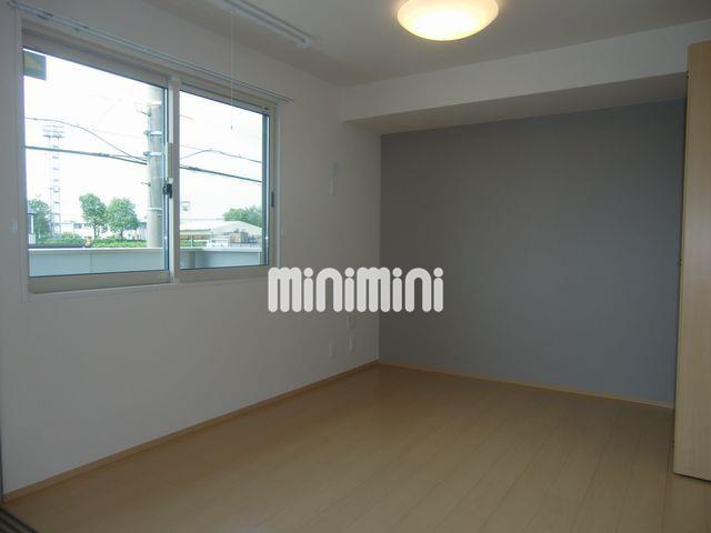 居室・リビング　南側の洋間