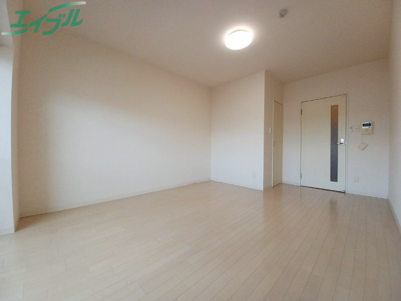 居室・リビング　別部屋参考写真です