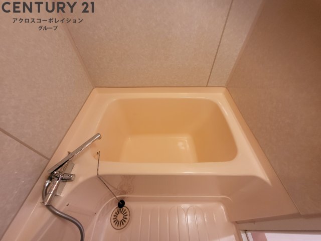 バス・シャワールーム　シンプルな浴室