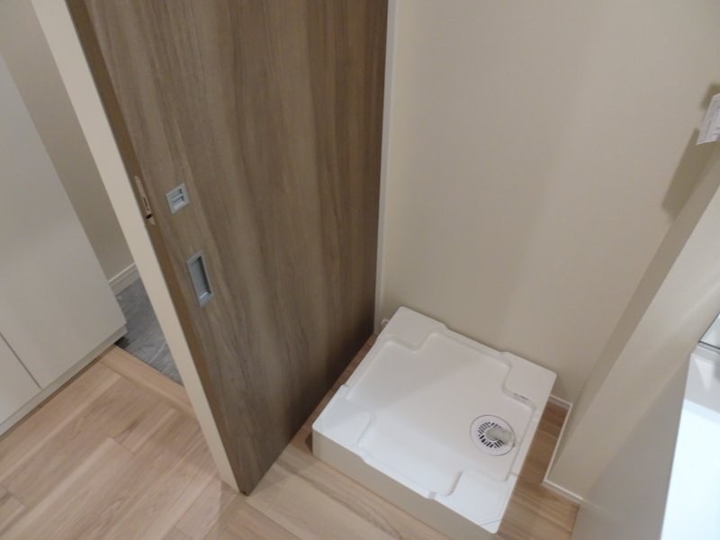 その他　洗濯機置場室内（建築中）