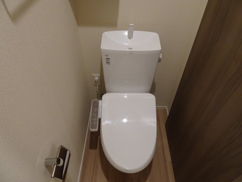 トイレ　ウォシュレット付きトイレ（建築中）
