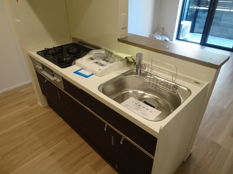 キッチン　調理動線を考慮したシステムキッチン（建築中）