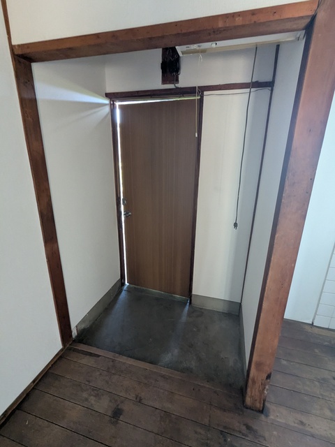 春日荘の玄関写真