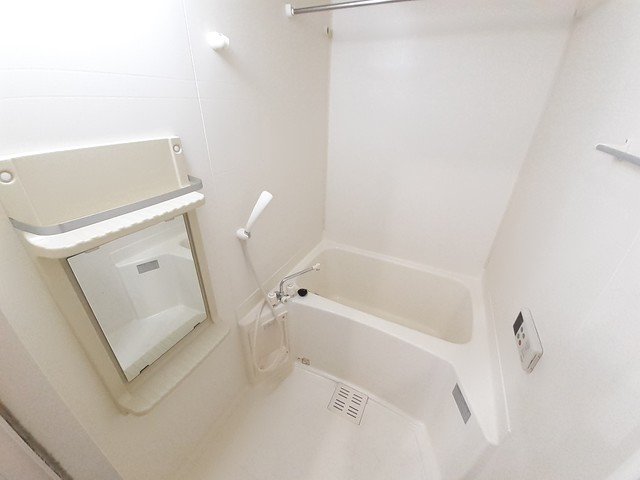 バス・シャワールーム　コンパクトで使いやすいお風呂です