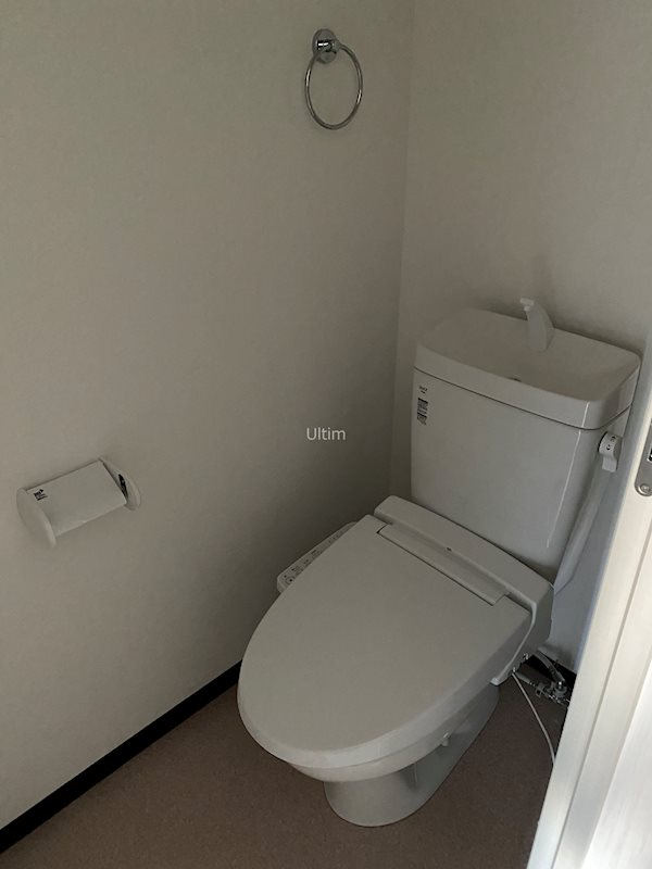 トイレ　違うお部屋の写真です。ご参考までに