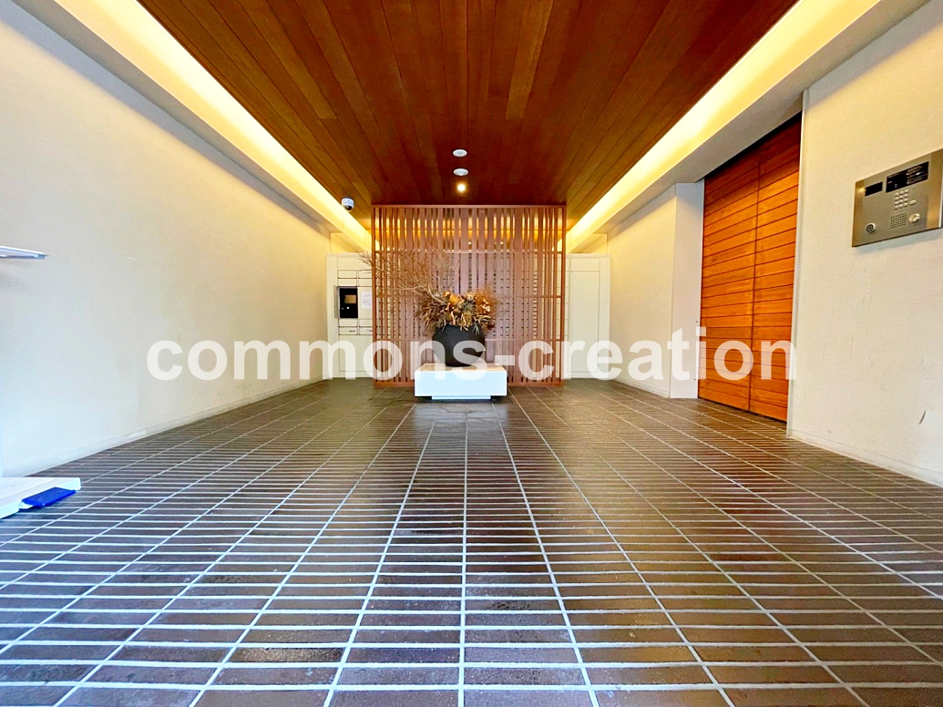 コンビニ　ファミリーマート代官山駅前店（コンビニ）まで198m