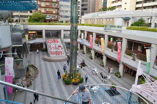 ショッピングセンター　コムズガーデン（ショッピングセンター）まで303m