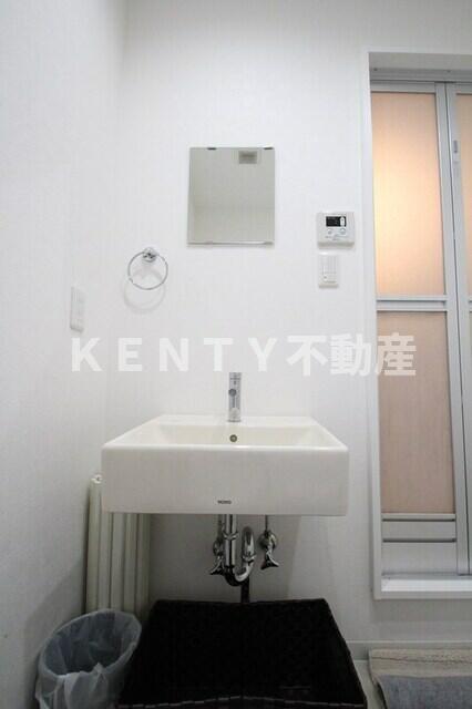 洗面設備　ゆったりとスペースのある洗面所