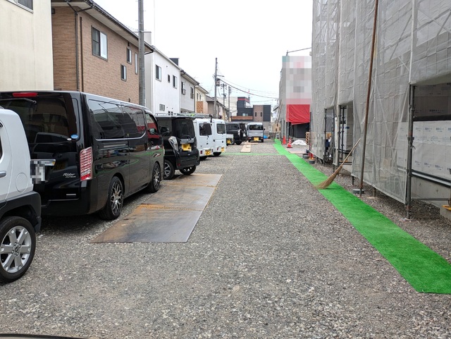 駐車場　建築中