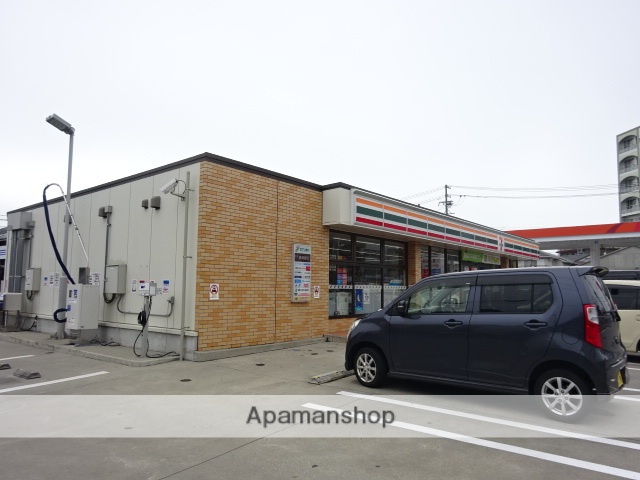 コンビニ　セブンイレブン（コンビニ）まで550m