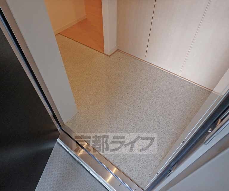 玄関　広々とした玄関です。